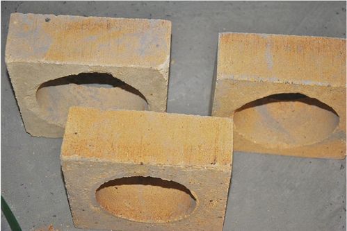 不定形耐火材料,異形耐火磚廠家,鎂質搗打料廠家,硅質搗打料生產商,河南粘土磚供應商,價格,批發(fā) 供應 廠家 洛陽市伊濱區(qū)諸葛鎮(zhèn)騰龍耐火材料廠 一大把